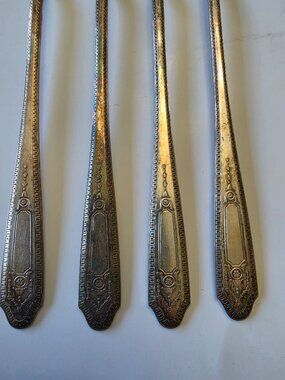 Vintage 4 set seafood/olives/pickle forks silverplate "Martinique"